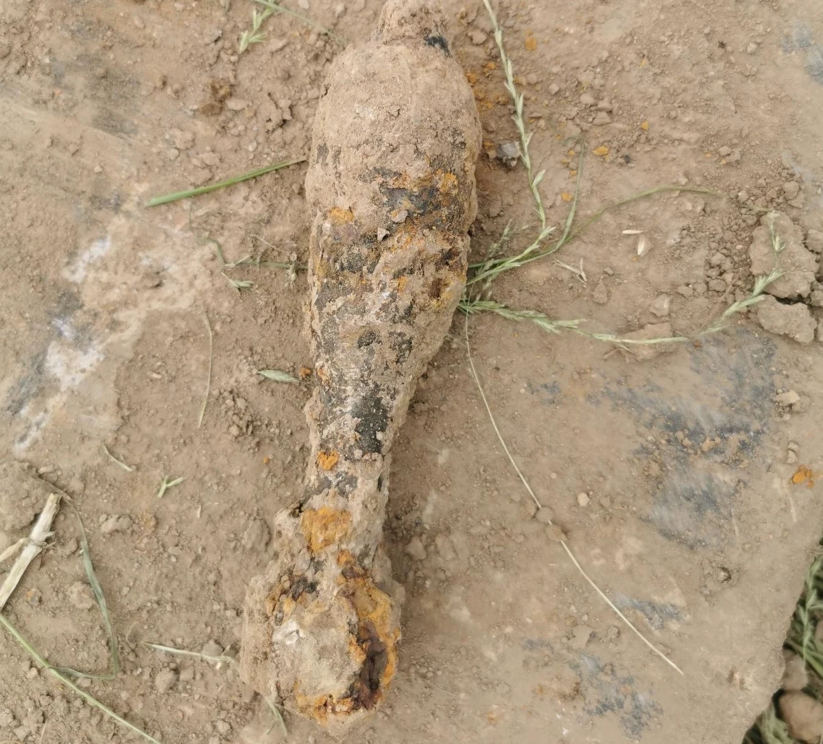 Przy pętli w krakowskich Mistrzejowicach saperzy znaleźli ponad 30 sztuk pocisków moździerzowych z czasów II wojny światowej. Przedstawiciele firmy budującej linię tramwajową do Mistrzejowic podejrzewają, że znajduje się tam składowisko tego typu amunicji. Część pocisków jest wywożona na poligon, a część detonowana na miejscu w specjalnie zorganizowanej i zabezpieczonej do tego strefie.