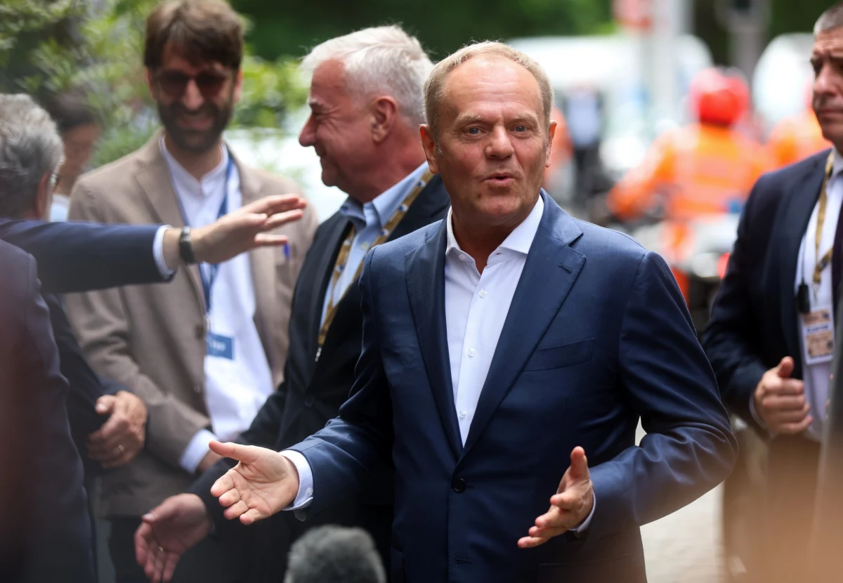 "Jeśli jest ktoś, kto liczy się w pogrążonej w powyborczej traumie Europie, to jest nim polski premier" - włoska "La Repubblica" rozpływa się nad Donaldem Tuskiem i jego zdolnością do poskramiania skrajnej prawicy. "Wymierzył policzek Giorgii Meloni" - ekscytuje się autor z włoskiego dziennika.