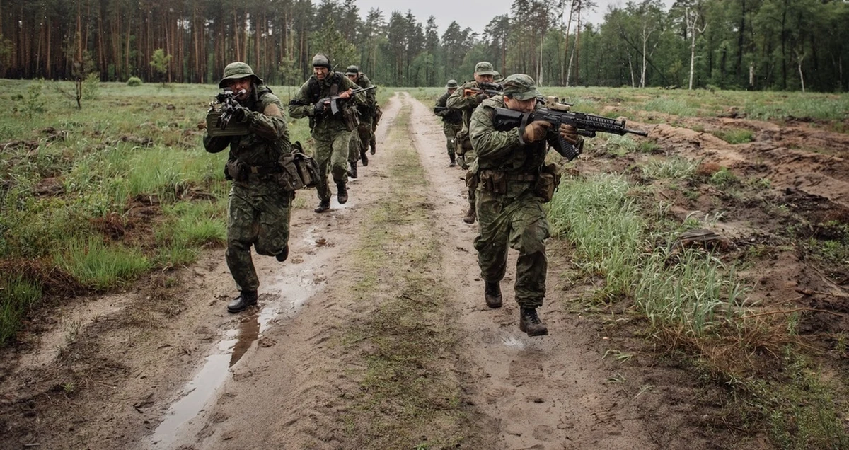 Serwis DeepState monitorujący ruchy wojsk w Ukrainie informuje o utworzeniu przez Rosjan "pięści uderzeniowej". 10 tys. żołnierzy i setki sztuk sprzętu przygotowywane są w obwodzie ługańskim w jednym celu - zdobyć Borową w obwodzie charkowskim, wyzwoloną w październiku przez siły ukraińskie.