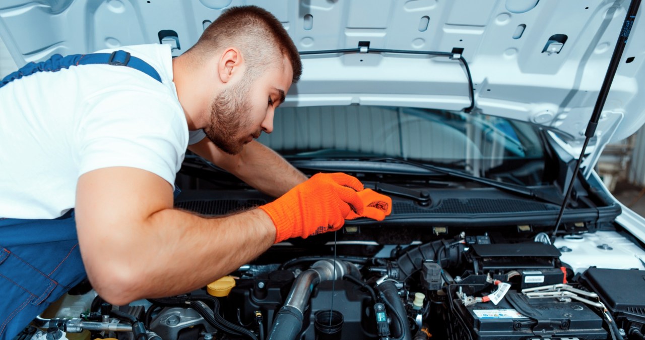 Mechanicy uwielbiają te nawyki kierowców. Dają im pracę i zarobek