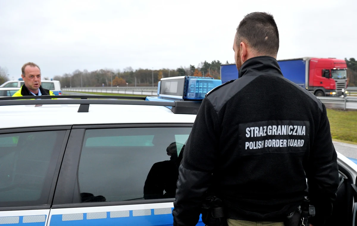 Nie milkną echa piątkowego zdarzenia z zachodniopomorskiego Osinowa Dolnego, gdzie niemieccy policjanci pozostawili grupę imigrantów z Afganistanu. Incydent był tematem dzisiejszej rozmowy komendanta głównego straży granicznej z szefem niemieckiej policji. SG w komunikacie przekazała, że "strona niemiecka wyraziła ubolewanie z powodu zaistniałego zdarzenia".