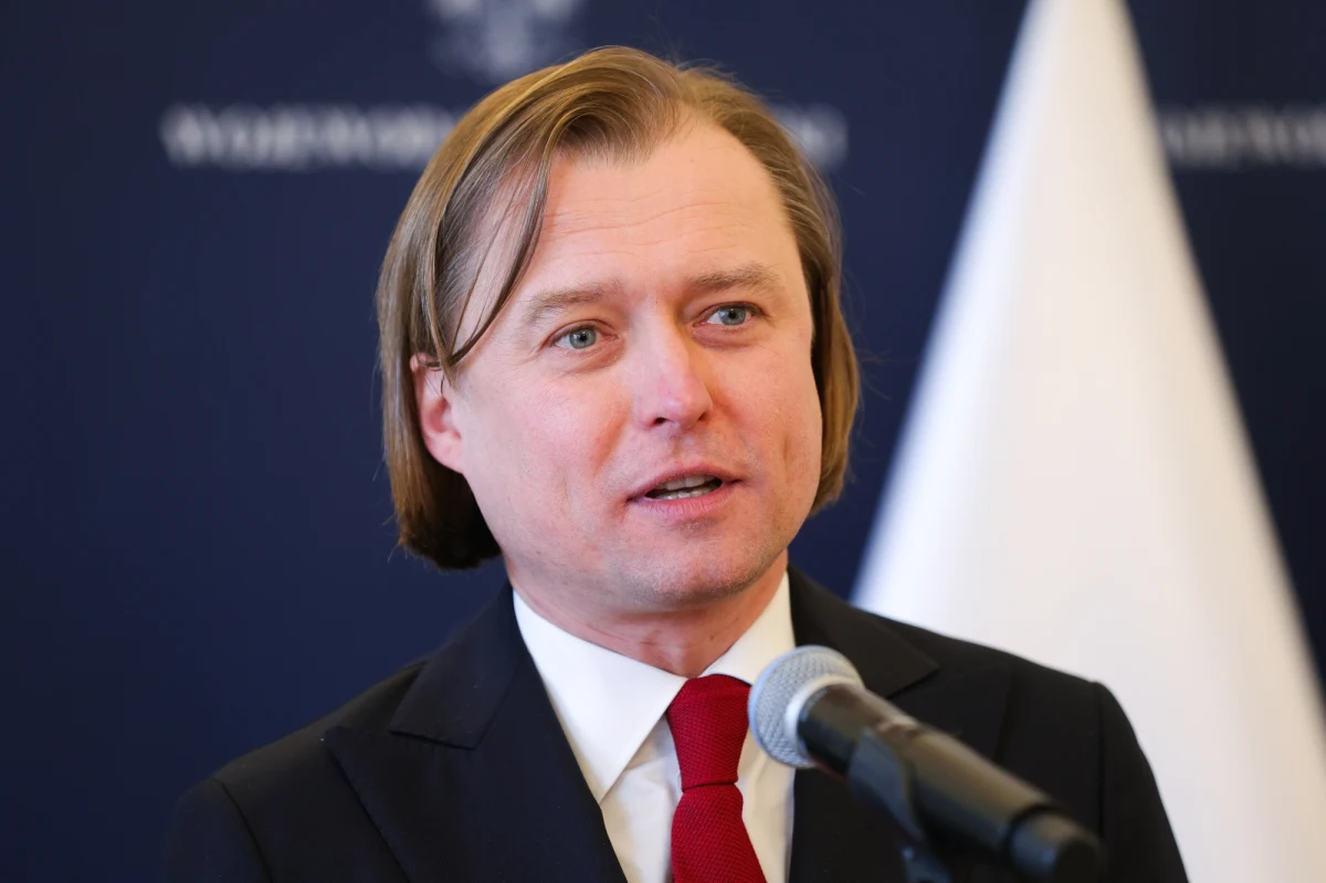 "Wystosowaliśmy list do organizatorów wypoczynku wakacyjnego, żeby zwrócili szczególną uwagę w tym zakresie" - mówił wojewoda mazowiecki Mariusz Frankowski, pytany o walkę z rozprzestrzeniającym się m.in. wśród młodych ludzi uzależnieniem od fentanylu. "Wydaje się, że problem ma charakter lokalny, co nie znaczy, że powinniśmy go bagatelizować" - stwierdził Frankowski. 