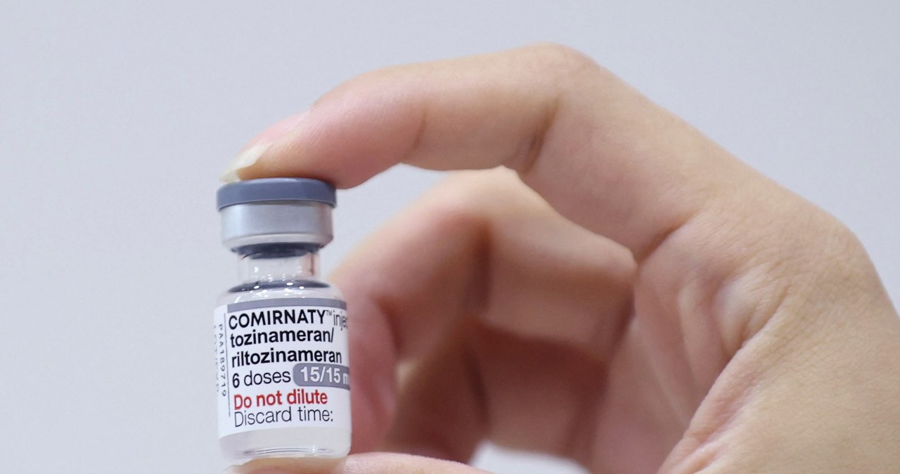 Spadek liczby szczepień przeciw COVID-19. Lekarze alarmują