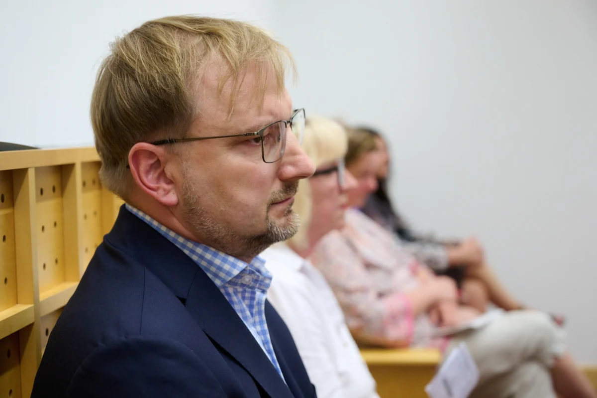 Sąd Okręgowy w Łodzi bada protest wyborczy kandydata na burmistrza Brzezin (woj. łódzkie). Daniel Szymczak twierdzi, że nie dostał się do II tury wyborów, ponieważ komisja źle przypisała głosy wyborców, omyłkowo dopisując jego głosy konkurentowi, który nosi identyczne imię.