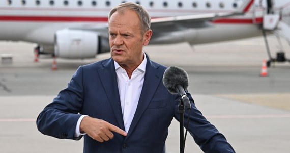 "Dziś już mogę państwa zapewnić: Europa będzie płaciła za nasze bezpieczeństwo, bo nasze bezpieczeństwo na granicy jest europejskim bezpieczeństwem" - mówił premier Donald Tusk podczas briefingu po powrocie z trzydniowej wizyty w Brukseli i Luksemburgu. Dodał, że większość premierów i prezydentów europejskich, z którymi rozmawiał, potwierdziło gotowość traktowania inwestycji w ochronę wschodniej granicy UE jako wspólne zadanie całej Unii, włącznie z finansowaniem.