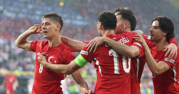 Śmiało można napisać, że był to najlepszy mecz na Euro 2024, bo po prostu było w nim wszystko - walka, tempo, ogromne emocje i cztery gole, z których dwa naprawdę przedniej urody. Reprezentacje Turcji i Gruzji dały w Dortmundzie prawdziwe show, ale zwycięsko z tego starcia wyszli Turcy, którzy pokonali debiutujących na wielkim turnieju piłkarskim rywali 3:1.