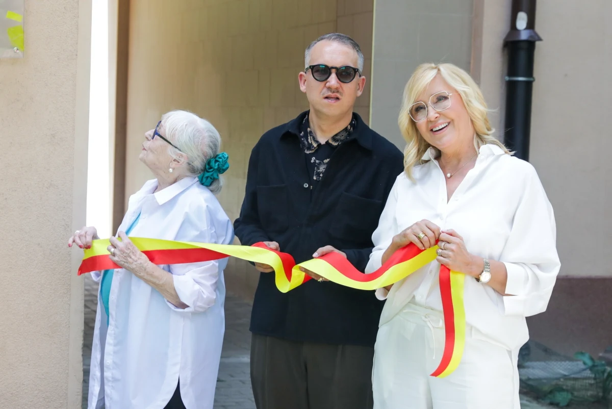 Skwer pomiędzy ul. Łowicką, Wiktorską i Jana Józefa Lipskiego na warszawskim Mokotowie otrzymał imię Wojciecha Młynarskiego. W uroczystości wzięli udział członkowie rodziny wybitnego tekściarza. 