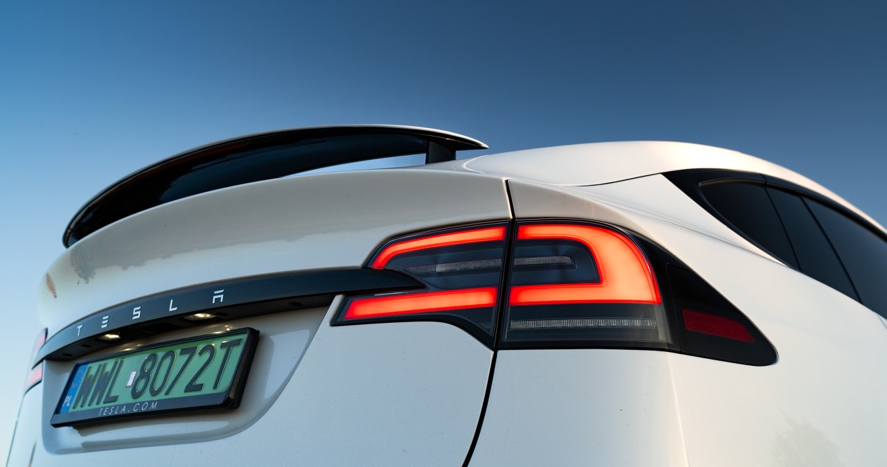 400 mln dolarów mniej dla fiskusa. Tak Tesla ograła system