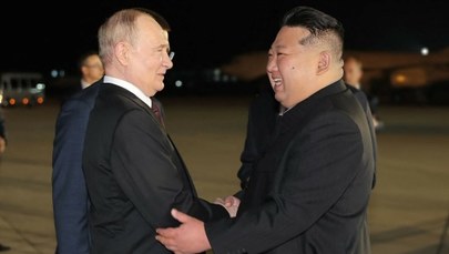 Jak dyktator z dyktatorem. Kim Dzong Un powitał Putina w Pjongjangu