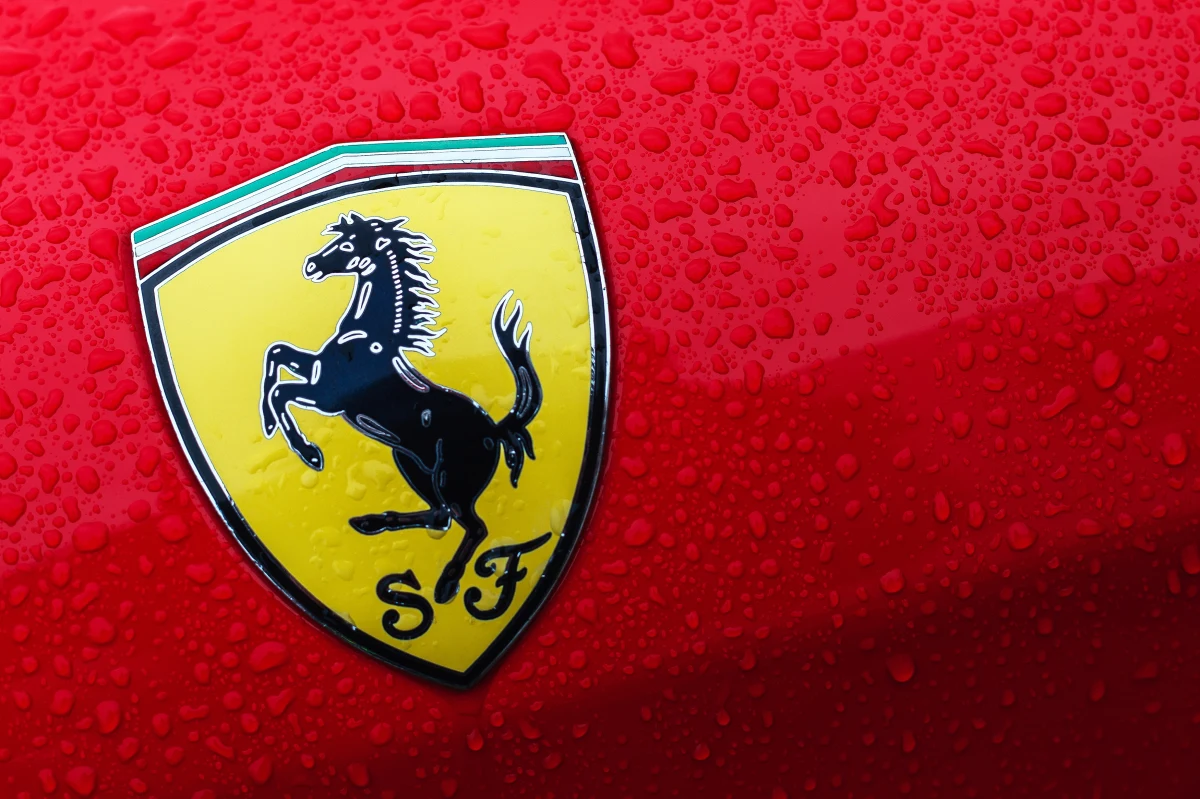 Ferrari zapowiedziało produkcję pod swoją marką pierwszego samochodu elektrycznego. Źródła podają, że takie e-Ferrari ma kosztować ponad 500 tysięcy euro.