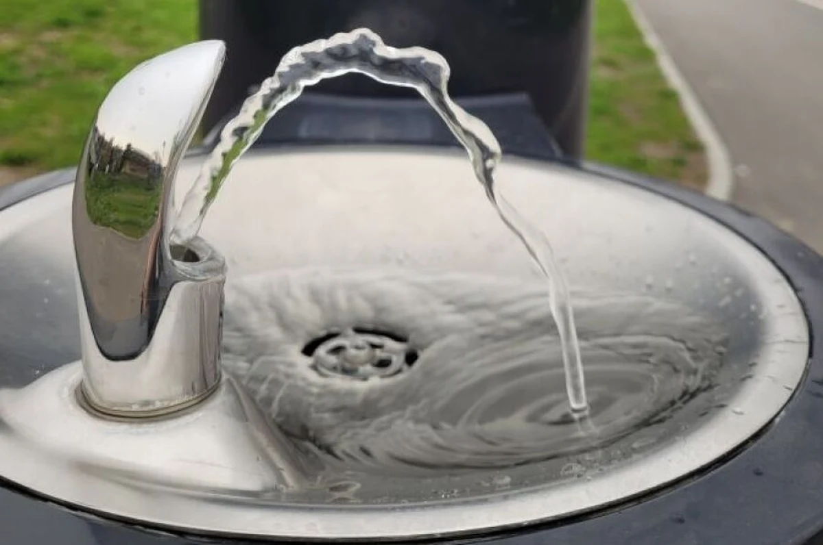 Mieszkańcy Krakowa i turyści odwiedzający stolicę Małopolski mogą już sprawdzić, gdzie znajdują się pitniki oraz miejsca z dostępną kranowianką czyli krakowską wodą z kranu. Zostały one bowiem zaznaczone na mapach Google.