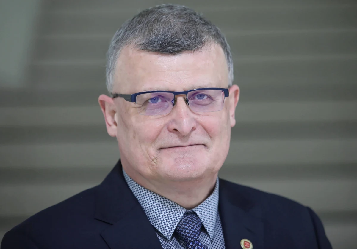 "Mamy informacje o nadużyciach fentanylu, który często jest dodawany np. do dopalaczy. Przypadki zatruć fentanylem są już odnotowane, natomiast główna patologia nie leży w dostępności do fentanylu, który jest przecież w Polsce na receptę. Problem leży w receptach wystawianych fałszywie w celach handlowych czy w celu odurzania się" - powiedział dr Paweł Grzesiowski, Główny Inspektor Sanitarny, który był gościem Piotra Salaka w Rozmowie w południe w Radiu RMF24. 