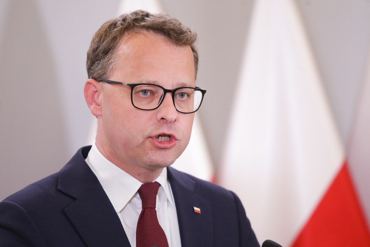 Czy poseł z listy Prawa i Sprawiedliwości oraz były wiceminister sprawiedliwości Marcin Romanowski zostanie zatrzymany i tymczasowo aresztowany? Szef resortu i prokurator generalny Adam Bodnar przekazał do Sejmu wniosek o wyrażenie zgody na pociągnięcie do odpowiedzialności polityka PiS. Sprawa dotyczy śledztwa ws. Funduszu Sprawiedliwości.