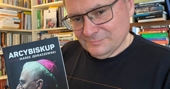 "Arcybiskup. Kim jest Marek Jędraszewski" to nowa książka Tomasza P. Terlikowskiego. Ukazuje się dziś nakładem Wydawnictwa Znak.
