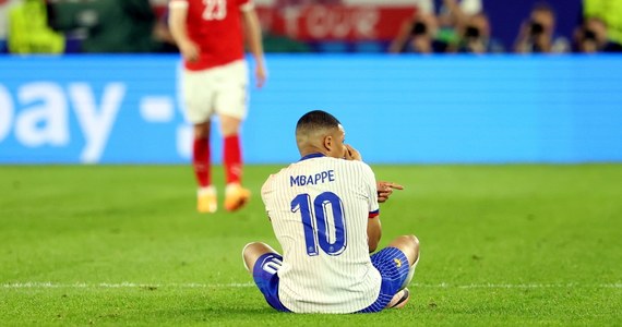 ​Francuski obrońca William Saliba powiedział w środę na konferencji prasowej, że jego reprezentacyjny kolega Kylian Mbappe czuje się "nieco lepiej". "Złamany nos to nie koniec świata" - dodał Adrien Rabiot.