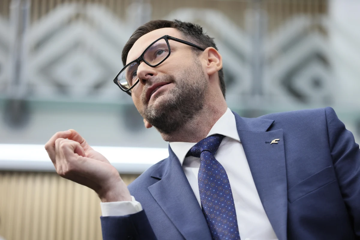 Daniel Obajtek stawił się w środę w Prokuraturze Okręgowej w Warszawie i został przesłuchany w charakterze świadka - potwierdził rzecznik Prokuratury Okręgowej w Warszawie prok. Piotr Skiba. Były prezes Orlenu już 3 czerwca miał stawić się na przesłuchaniu w sprawie składania fałszywych zeznań. Wtedy jednak nie przyszedł.