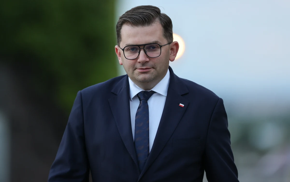 Poseł Łukasz Kmita (PiS) ponownie nie został wybrany przez sejmik na nowego marszałka województwa małopolskiego. Za jego kandydaturą opowiedziało się w głosowaniu tajnym 17 spośród 38 obecnych radnych, 19 radnych było przeciw. Dwa głosy były nieważne.