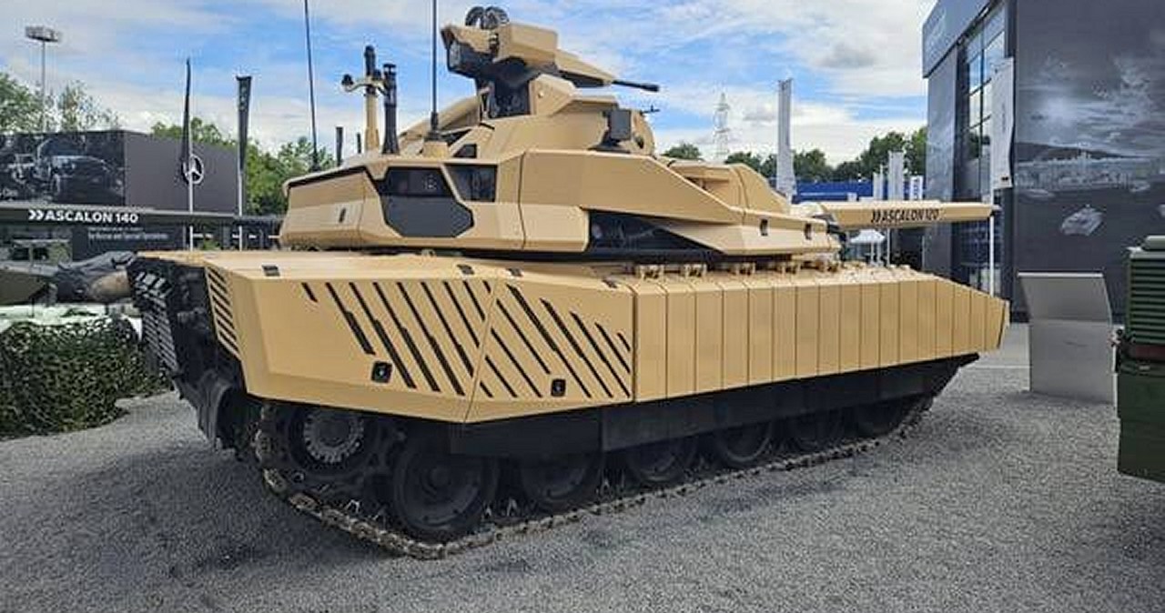 Niemiecko-francuska grupa KNDS w końcu zaprezentowała w akcji demonstrator technologii czołgu Leopard 2A-RC 3.0, który wyposażono w bezzałogową wieżę. To przyszłość pięści pancernej kilku krajów NATO.