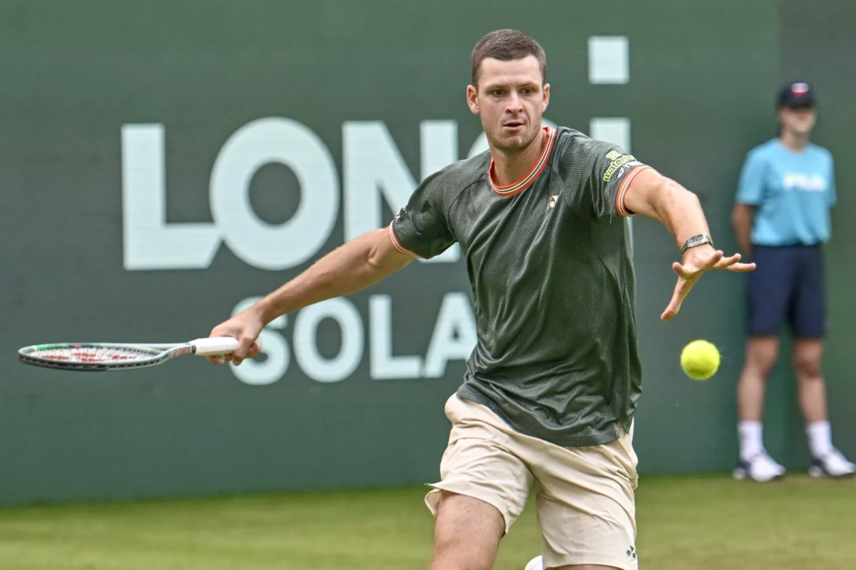 Hubert Hurkacz awansował do ćwierćfinału turnieju ATP 500 w niemieckim Halle. Polak pokonał Australijczyka Jamesa Duckwortha 7:6 (7-3), 6:4.