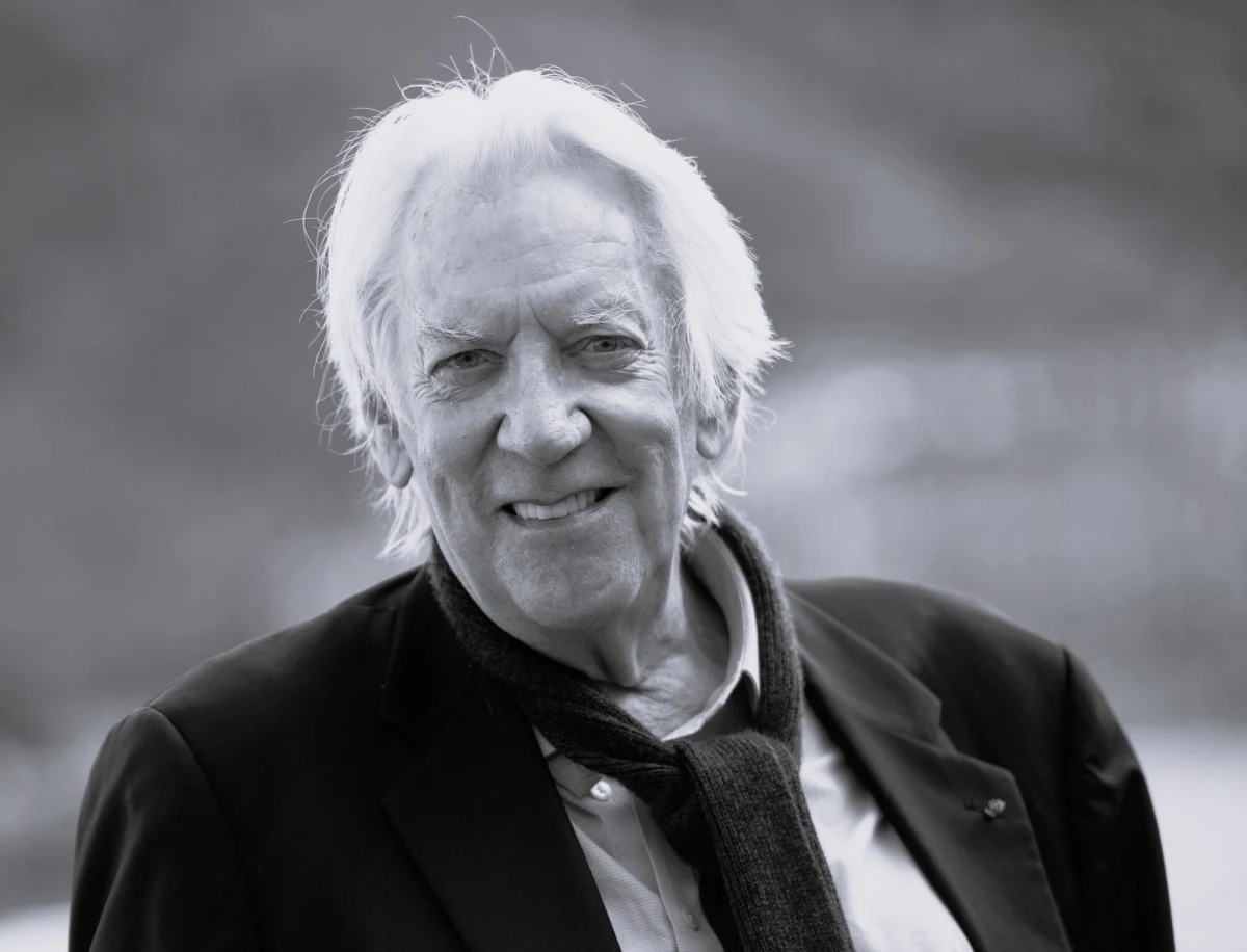 O śmierci Donalda Sutherlanda poinformował jego syn Kiefer. Kanadyjski aktor zasłynął przede wszystkim rolą Sokolego Oka w słynnym filmie "M.A.S.H". W 2017 roku otrzymał honorowego Oscara za całokształt twórczości.