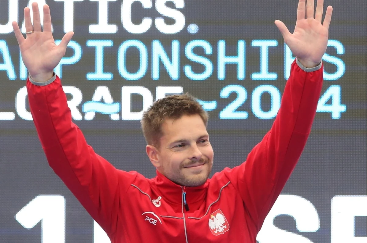 Kilka medali i rekord Polski - to efekt czwartkowego udziału Biało-Czerwonych w mistrzostwach Europy w sportach wodnych w Belgradzie. Złoty medal w skokach do wody z trampoliny 1-metrowej zdobył Andrzej Rzeszutek, a w konkurencjach pływackich Polacy wywalczyli cztery krążki: srebrny i trzy brązowe.