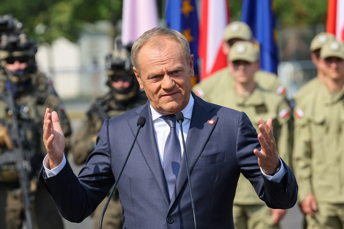 Premier Donald Tusk jest najlepiej ocenianą i najbardziej rozpoznawalną postacią rządu - wynika z sondażu IBRiS przeprowadzonego dla "Rzeczpospolitej". Na kolejnych miejscach znaleźli się minister spraw zagranicznych Radosław Sikorski i minister sprawiedliwości Adam Bodnar.