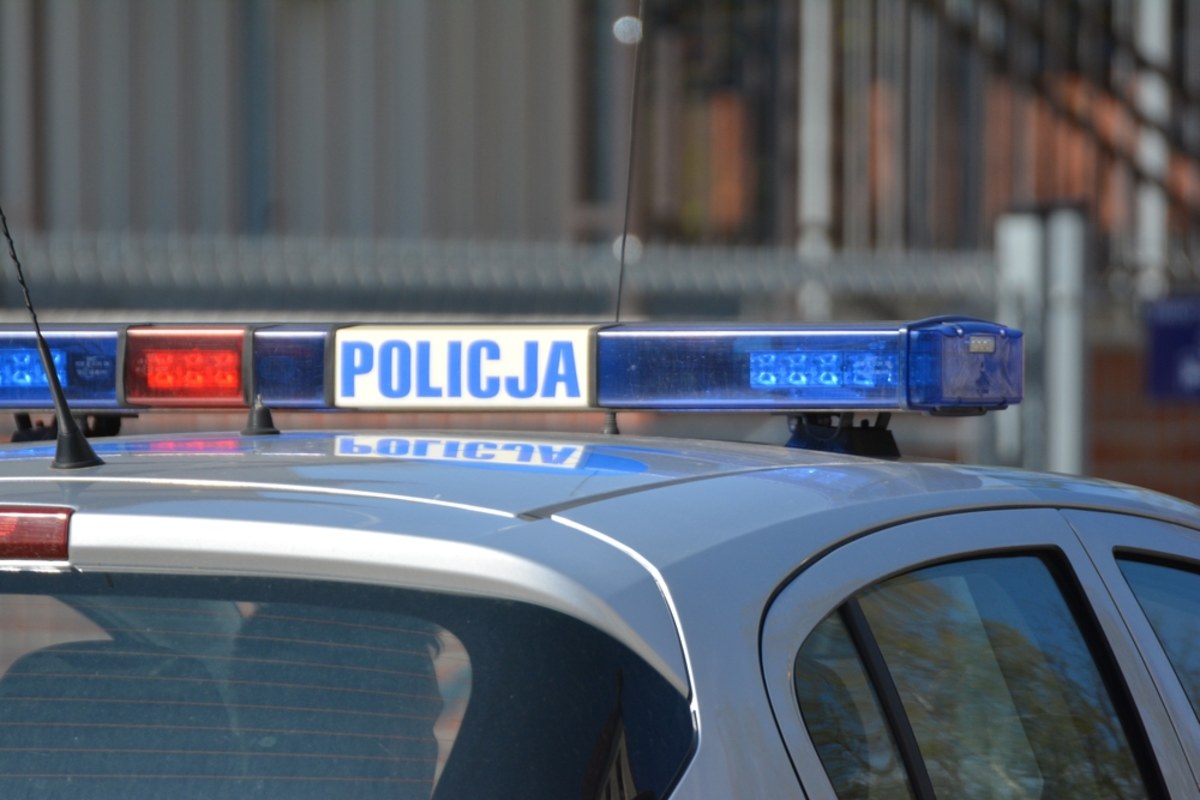 "Jestem pijany, opiekuję się trójką dzieci" - takie zgłoszenie dostali policjanci radzyńskiej komendy. Jak się okazało, mężczyzna chciał jedynie sprawdzić szybkość działania służb. Do nietypowej interwencji doszło w gminie Kąkolewnica (powiat radzyński). 