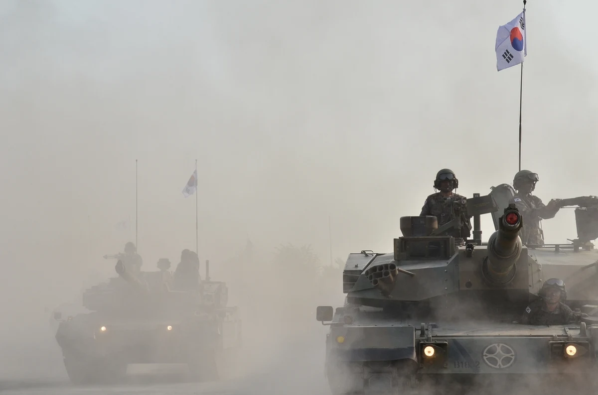 W Polsce będą produkowane czołgi K2 - przekazał szef MON. Władysław Kosiniak-Kamysz poinformował, że transfer technologii nastąpi szybko. "Pomożemy Polsce stać się największą potęgą obronną w Europie Środkowej "- zapewnił szef południowokoreańskiego MON Shin Won-sik.