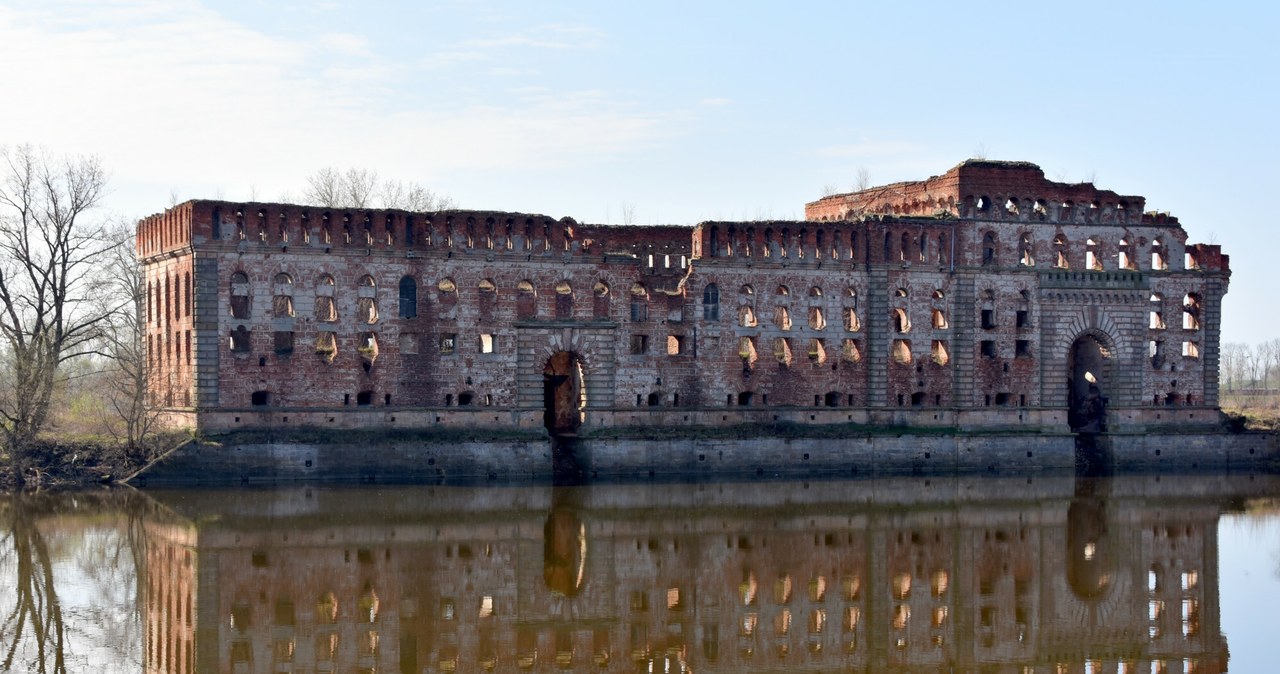 Nowym, Dworze, Mazowieckim, miał, orzec, piątek, sprawie, dewelopera, oskarżonego, uszkodzenie, zabytkowego, spichlerza, Zrujnow Miał być luksusowy hotel, sprawa skończyła się w sądzie. Deweloper może usłyszeć wyrok