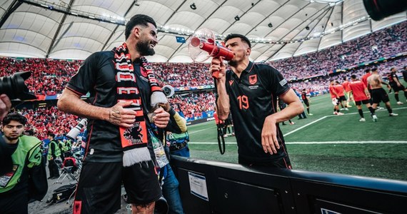 ​Piłkarz reprezentacji Albanii Mirlind Daku przeprosił za swoje zachowanie po meczu mistrzostw Europy z Chorwacją, gdy za pomocą megafonu skandował z kibicami obraźliwe hasła pod adresem Macedonii Północnej.