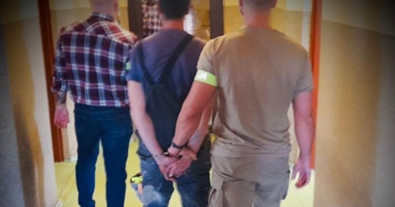 Policja zatrzymała 38-letniego mieszkańca powiatu lęborskiego. Mężczyzna podejrzany jest o szereg podpaleń na terenie byłego złomowiska. Usłyszał już zarzuty w tej sprawie. 