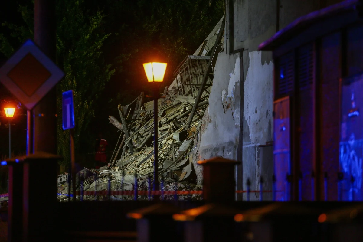 W Oświęcimiu zakończyła się akcja poszukiwawcza po zawaleniu się nieużytkowanej kamienicy na starówce. Budynek miał dwie kondygnacje. Nie znaleziono osób poszkodowanych. 