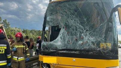 Ośmioro dzieci poszkodowanych po zderzeniu autokaru i busa w Warszawie