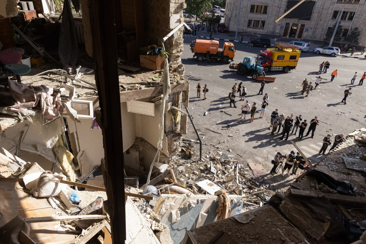 "2400 bomb kierowanych, w tym ok. 700 na Charków, tyle w ciągu tego miesiąca zrzuciła Rosja na Ukrainę" - poinformował Wołodymyr Zełenski. Prezydent Ukrainy ujawnił także tragiczny bilans sobotniego ataku na to drugie co do wielkości miasto w kraju.