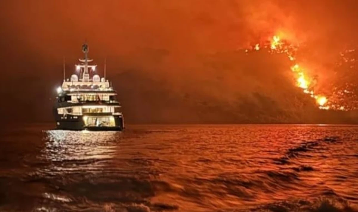 Służby greckie zatrzymały 13 osób po tym, jak fajerwerki odpalone z jachtu doprowadziły do pożaru lasu piniowego na wyspie Hydra. Z pożarami w różnych częściach Grecji walczą już setki strażaków.