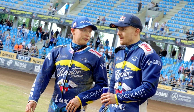 Milionerzy na kolanach, co za wstyd. Upokorzeni przez zespół za grosze