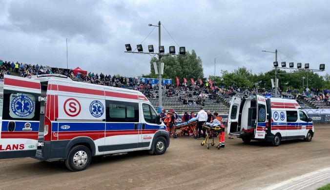 Chwile grozy podczas meczu w Gdańsku. Dramatyczny wypadek, zawodnik w szpitalu