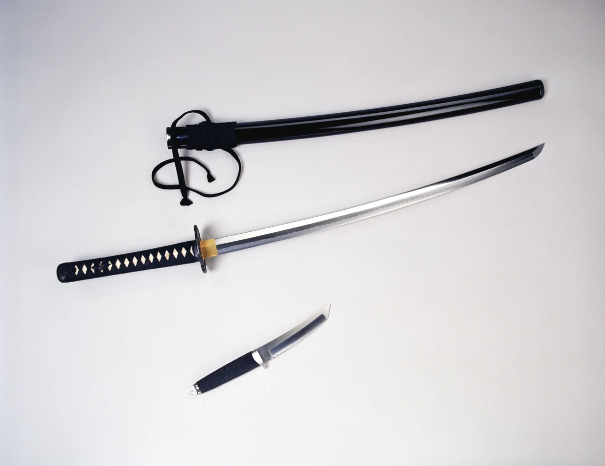 3 osoby zostały zatrzymane po ataku z użyciem miecza samurajskiego w Boguszowie-Gorcach. Poszkodowany mężczyzna z poważnymi obrażeniami trafił do szpitala. 