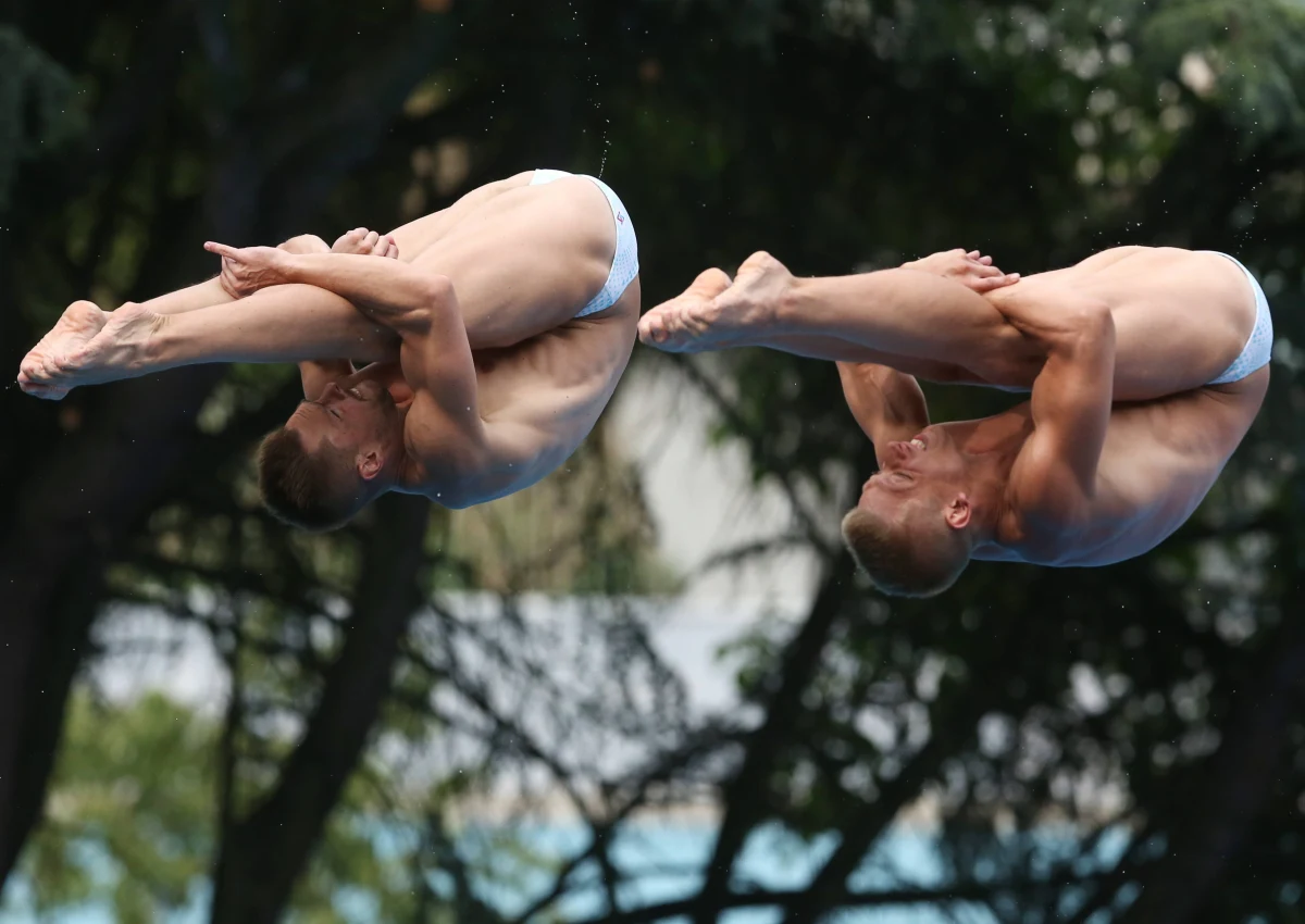 Kacper Lesiak i Andrzej Rzeszutek zostali brązowymi medalistami pływackich mistrzostw Europy w Belgradzie w skokach synchronicznych z trampoliny 3-metrowej. To trzecie podium Biało-Czerwonych w tej specjalności.