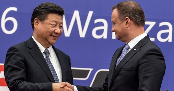 Podpisanie "dokumentów o współpracy", a także rozmowy o "rozwoju relacji na linii Chiny-Polska" oraz o "dogłębnej wymianie perspektyw na sprawy będące wspólną troską" - to mają być, zdaniem chińskiej telewizji państwowej CGTN, efekty rozpoczętej właśnie wizyty Andrzeja Dudy w Pekinie. Kancelaria Prezydenta RP przekazała, że są "dwa ważne elementy" dotyczące wizyty w Chinach - handel i bezpieczeństwo.