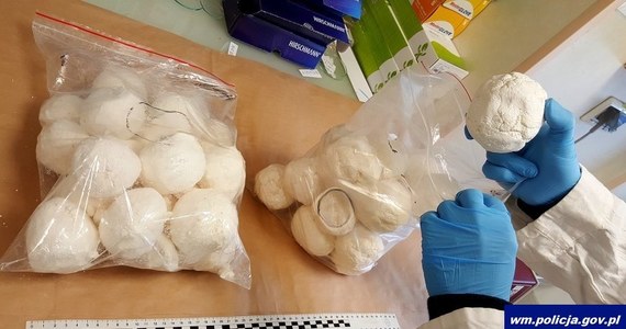 Ponad 8 kilogramów amfetaminy przejęli policjanci z Komendy Powiatowej Policji w Kętrzynie. Zatrzymani zostali  dwaj młodzi mężczyźni, którym grozi do 10 lat pozbawienia wolności.   