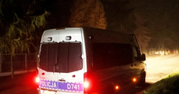 69-letni kierowca citroena zasnął za kółkiem na skrzyżowaniu alei Niepodległości z ulicą Malczewskiego w Sopocie. Mieszkaniec powiatu puckiego miał 2 promile alkoholu we krwi. Policję zawiadomił świadek, który wyciągnął kluczyki ze stacyjki auta. 
