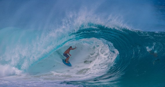 Surfer zginął w Oahu na Hawajach. Miejscowi surferzy i znaleźli Tamayo Perry'ego na północnym wybrzeżu Oahu. "New York Post" informuje, że mężczyzna leżał na plaży bez rąk i nóg.