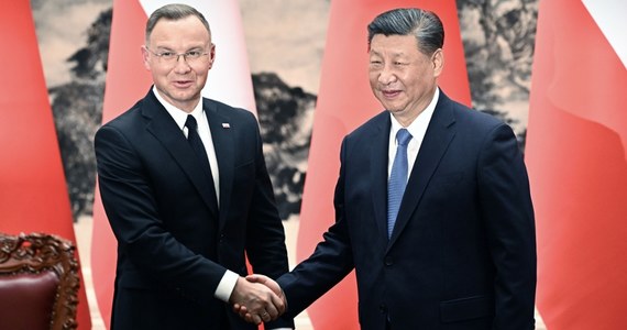 Rząd Chin zdecydował o jednostronnym zniesieniu wiz krótkoterminowych dla obywateli Polski. O decyzji poinformowano po spotkaniu prezydenta Andrzeja Dudy z przywódcą ChRL Xi Jinpingiem w Pekinie.