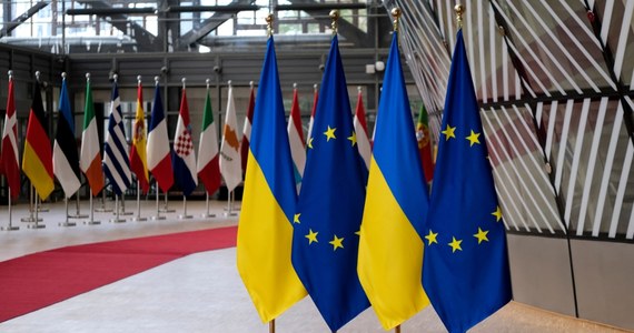 Ukraina rozpoczyna dzisiaj negocjacje akcesyjne z Unią Europejską. „Nie będzie to droga łatwa…” – usłyszy Kijów we wspólnym stanowisku Warszawy, Paryża i Berlina, które zaprezentuje Polska. Z zebranymi w Luksemburgu ministrami ds. europejskich połączy się zdalnie prezydent Ukrainy Wołodymyr Zełenski. 