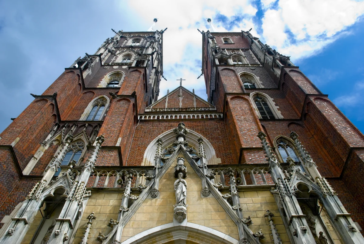 Organy z wrocławskiej katedry przejdą renowację. To jeden z największych instrumentów tego typu na świecie, posiada kilkanaście tysięcy piszczałek. Prace potrwają ponad trzy lata, ich koszt oszacowano na 16 mln zł. Po odbudowie będzie można ich posłuchać nie tylko podczas mszy.

