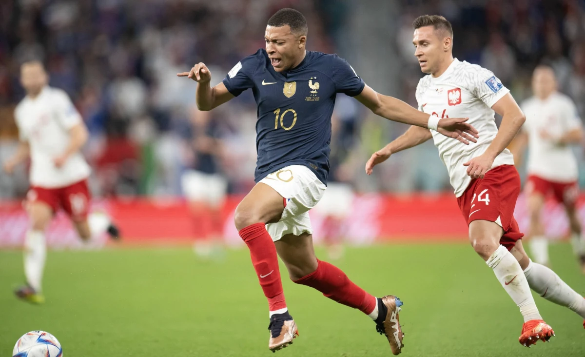 Hiszpanie, zanim seryjnie zaczęli zdobywać medale największych imprez piłkarskich, zwykli mawiać: graliśmy jak nigdy, przegraliśmy jak zwykle. Polscy piłkarze mogą pochwalić się maksymą w nieco innej formie. Graliśmy jak zwykle i przegraliśmy jak zwykle. Mecz "o honor", to okazja dla Michała Probierza do wypróbowania nowych wariantów i zawodników. Gorzej, że honoru bronić będziemy przeciwko wicemistrzom świata, którym może zależeć na dobrym bilansie bramkowym. Dziś mecz Polska-Francja.