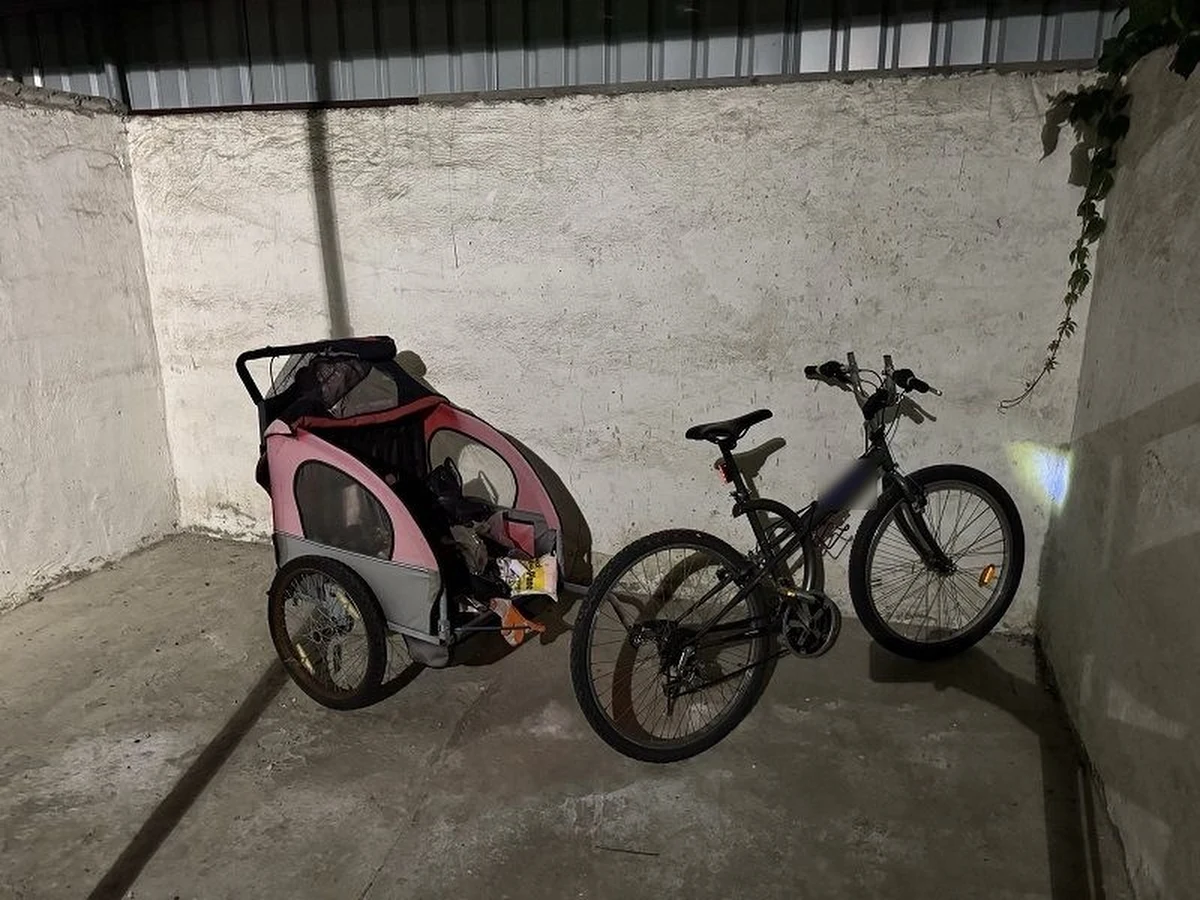 Policjanci z Tczewa (Pomorskie) zatrzymali 39-latka, który przewoził amfetaminę i tabletki MDMA w dziecięcej przyczepce rowerowej. Mężczyźnie grozi do 10 lat więzienia.