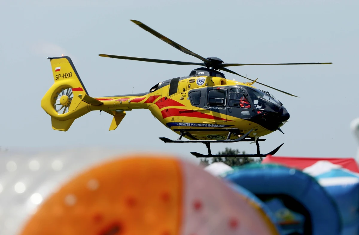 Lotnicze Pogotowie Ratunkowe i przedstawiciele Aeroklubu Lotniska Muchowiec w Katowicach przygotują propozycję nowych procedur, które mają zmniejszyć ryzyko wystąpienia incydentu, do jakiego doszło właśnie na tym lotnisku w ostatni weekend. Na katowickim Muchowcu wstrzymano ruch lotniczy, w tym pracę śmigłowca LPR ze względu na odbywają się tam imprezę.