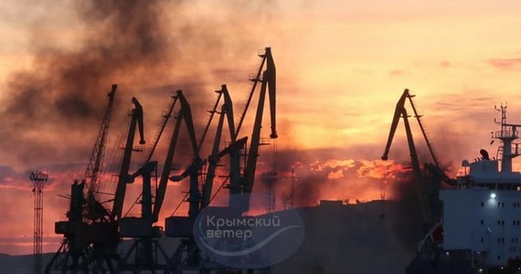 23 czerwca w południe szef okupacyjnej administracji Sewastopola (Krym) poinformował o ataku rakietowym na miasto. Pociski lecące w kierunku krymskiego portu miały zostać zestrzelone, ale odłamki spadły na okoliczne plaże raniąc 140 osób i zabijając cztery - takie dane przekazują rosyjskie media. Kreml nazwał atak "barbarzyńskim" i obwinił Stany Zjednoczone. Waszyngton zdążył już odpowiedzieć, ale rakiety spadające na Krymie mogą mieć potencjalnie duży wpływ na wynik wyborów w USA.